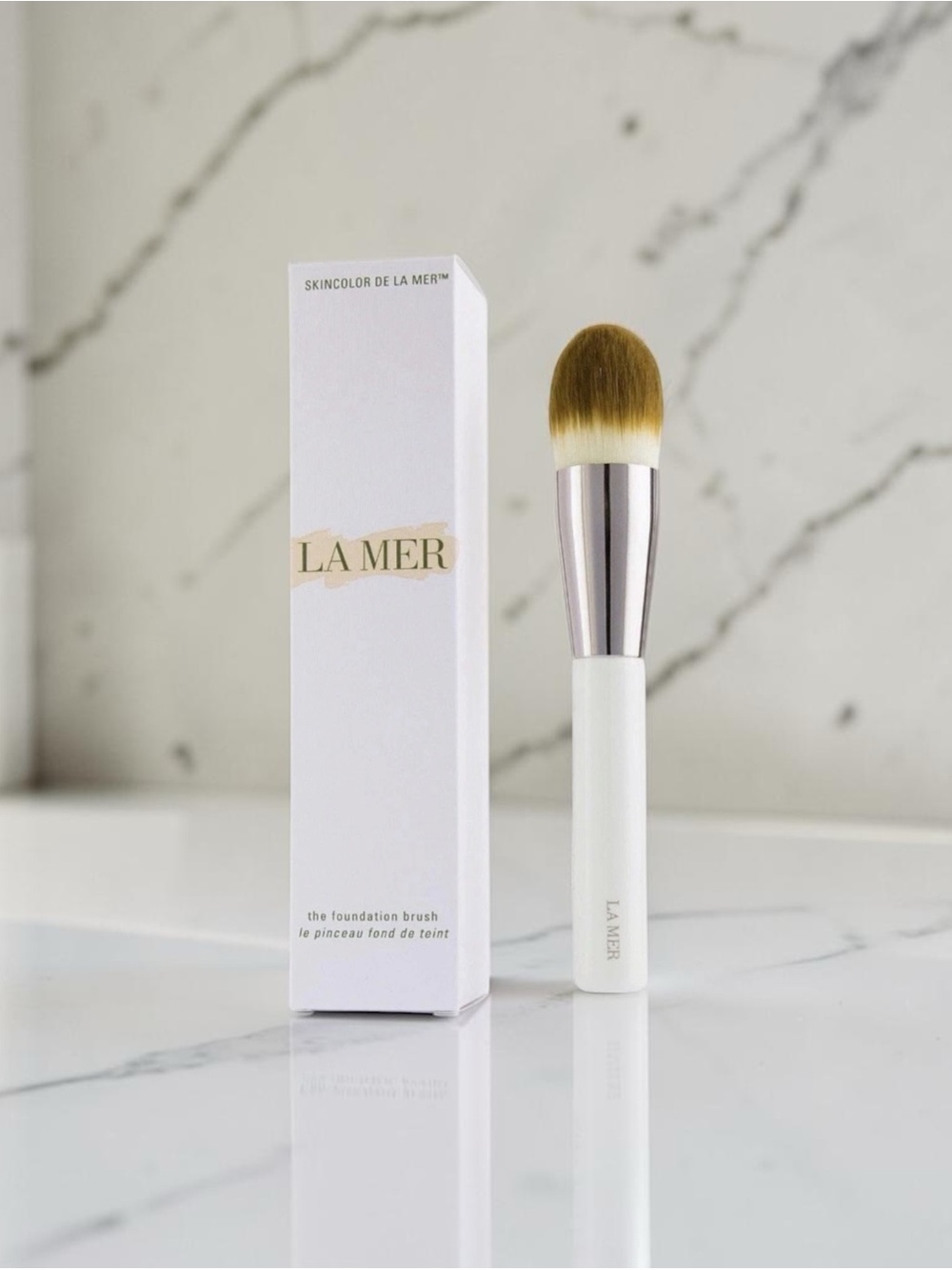 LA MER Skincolor de La Mer - The Angled Foundation Brush - New In
Box and sealed